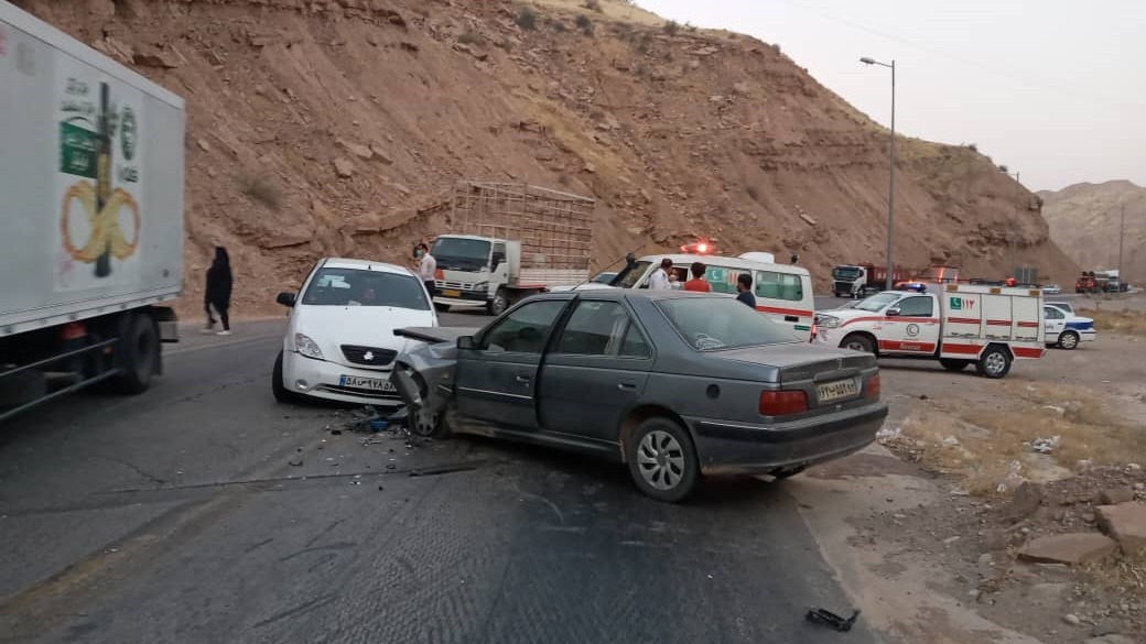 امدادرسانی به دو فقره تصادف در محور برازجان شیراز توسط نجاتگران هلال احمر